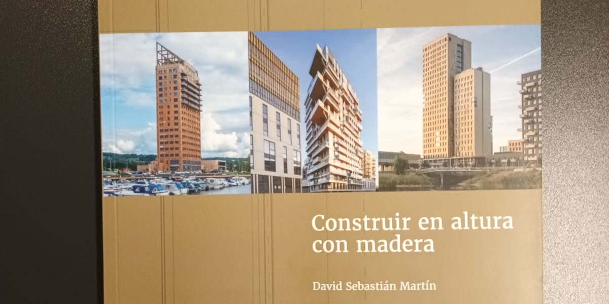 La biblioteca del Colegio de Aparejadores adquiere una nueva publicación: «Construir en altura con madera»