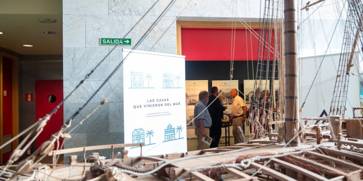Inauguración de la Exposición fotográfica «Las casas que vinieron del mar. De casas y viajeros» en el Museo Marítimo de Luanco